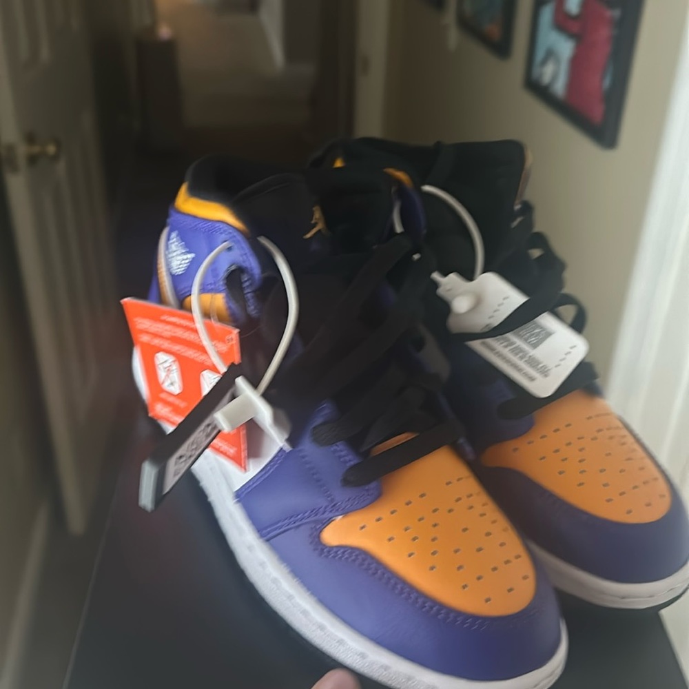NWT. Nike Air Jordan Kids Lakers. Size 4.